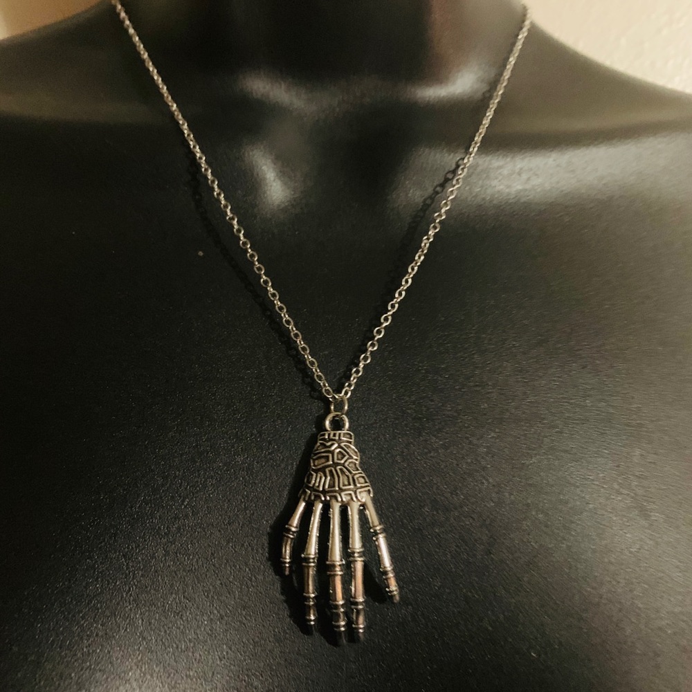 Skeleton ๐ Hand Necklace - Picture 5 of 7